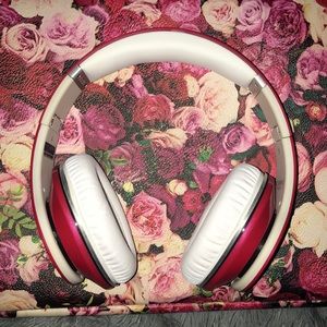 Beats by Dr dre headphones.